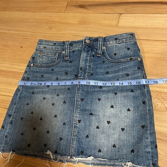 Madewell Jean Skirt Mini Black Heart Print Denim 26 Stretch Fray Blue - Picture 12 of 16